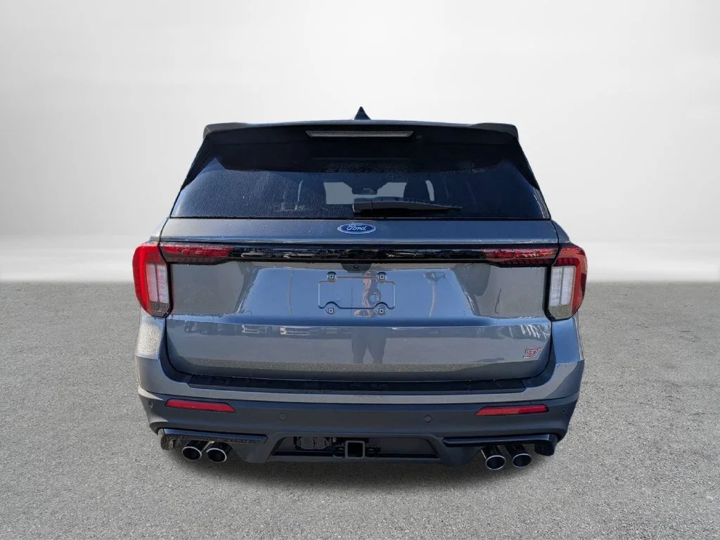 New 2027 Carbonized Gray Metallic Ford ST-Line image 3