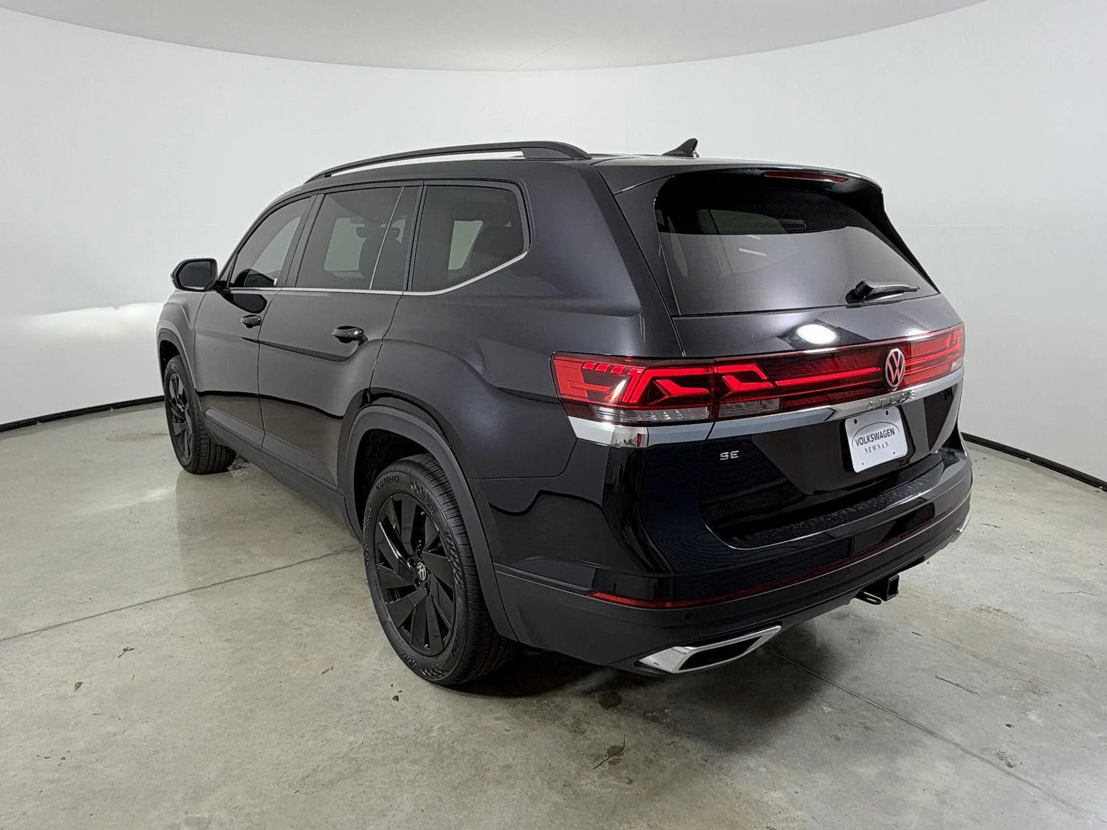 New 2026 Deep Black Pearl Volkswagen 2.0T SE w/Technology image 7