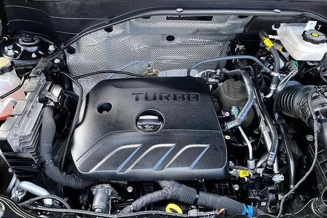 Used 2022 Black Buick Select image 34