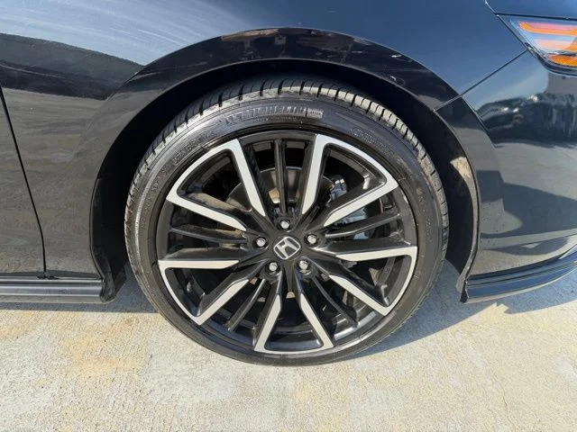 Used 2025 Black Honda Touring image 9