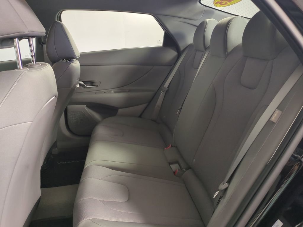 2025 Hyundai Elantra SE - Photo 14