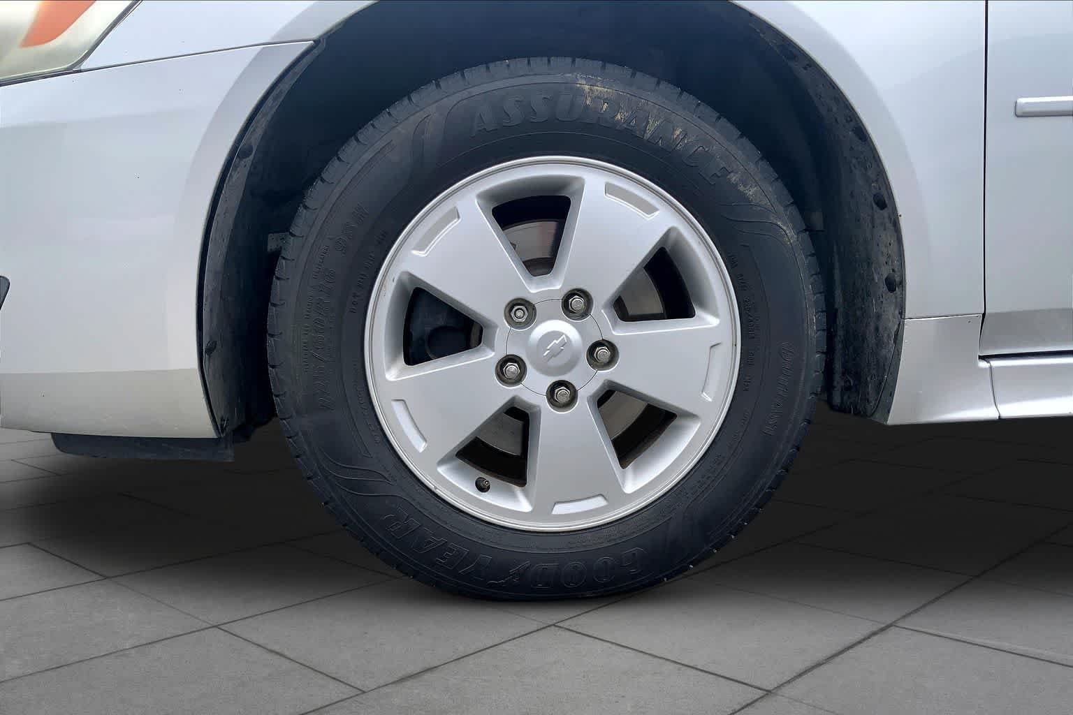 Used 2010 Silver Ice Metallic Chevrolet LT image 10