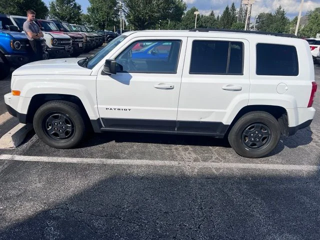 Used 2016 Bright White Clearcoat Jeep Sport image 1