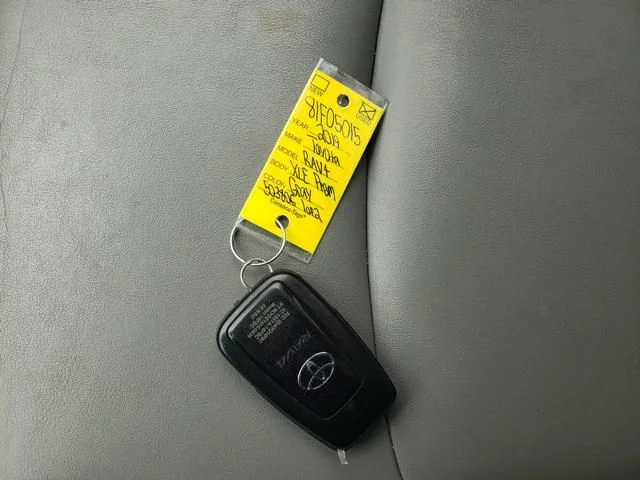 Used 2019 Gray Toyota XLE Premium image 23