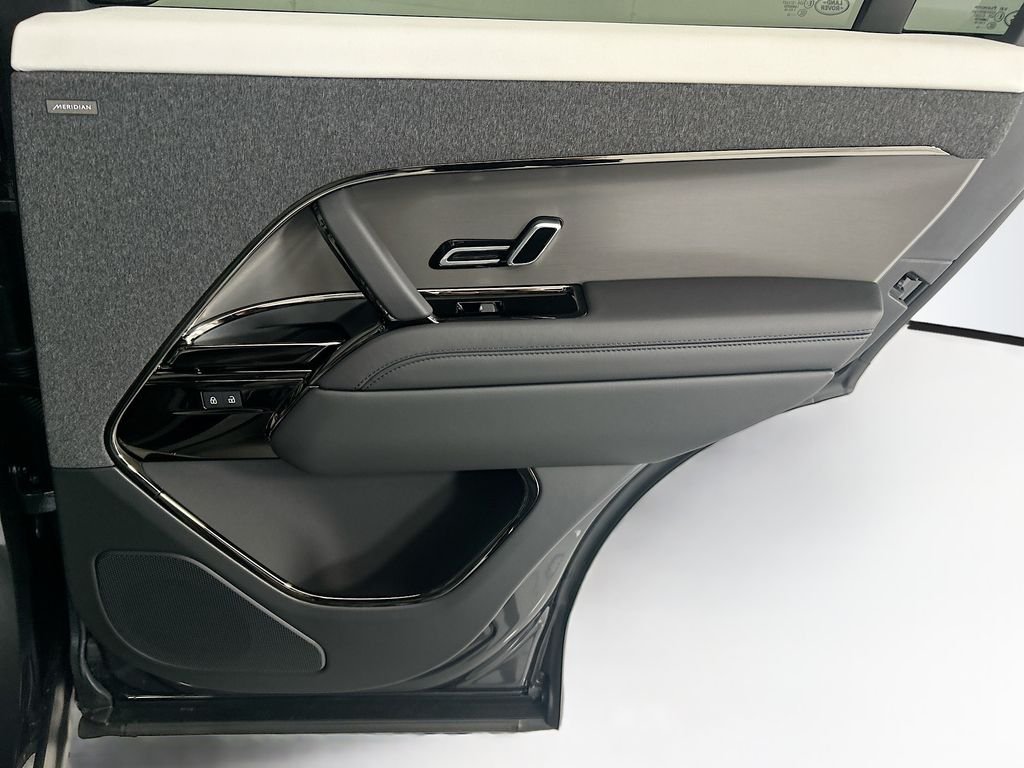 New 2026 Carpathian Grey Land Rover Dynamic SE image 26