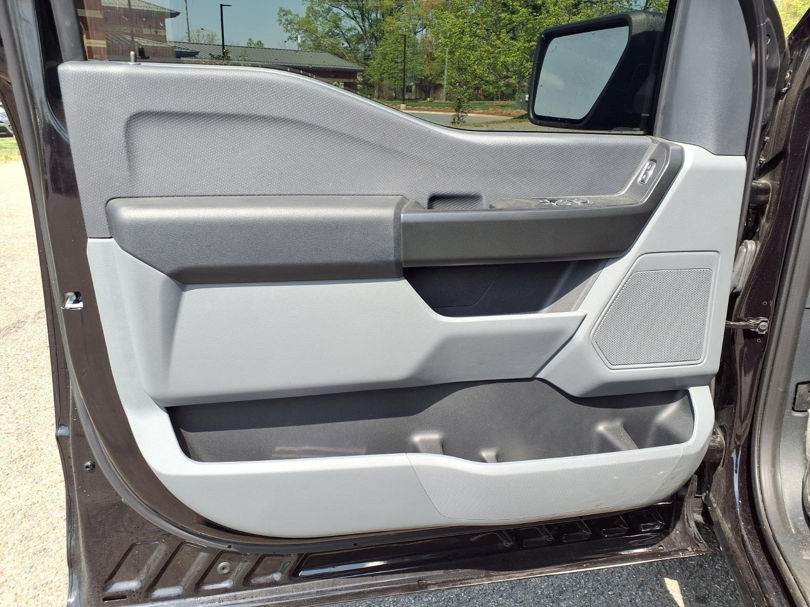 Used 2024 Agate Black Metallic Ford XL image 27