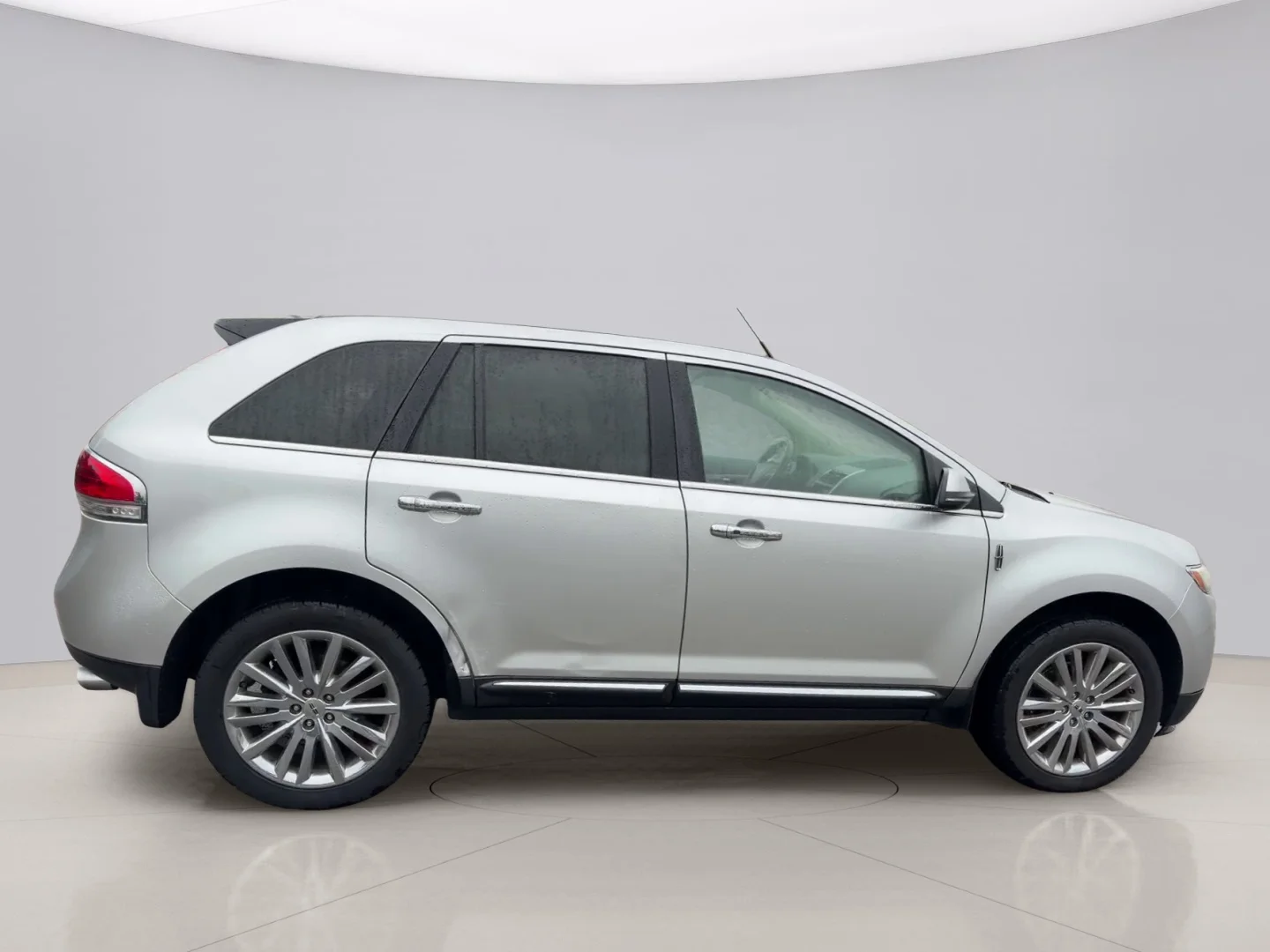 Used 2013 Silver Lincoln AWD image 6