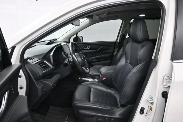 Used 2023 Crystal White Pea Subaru Limited image 9