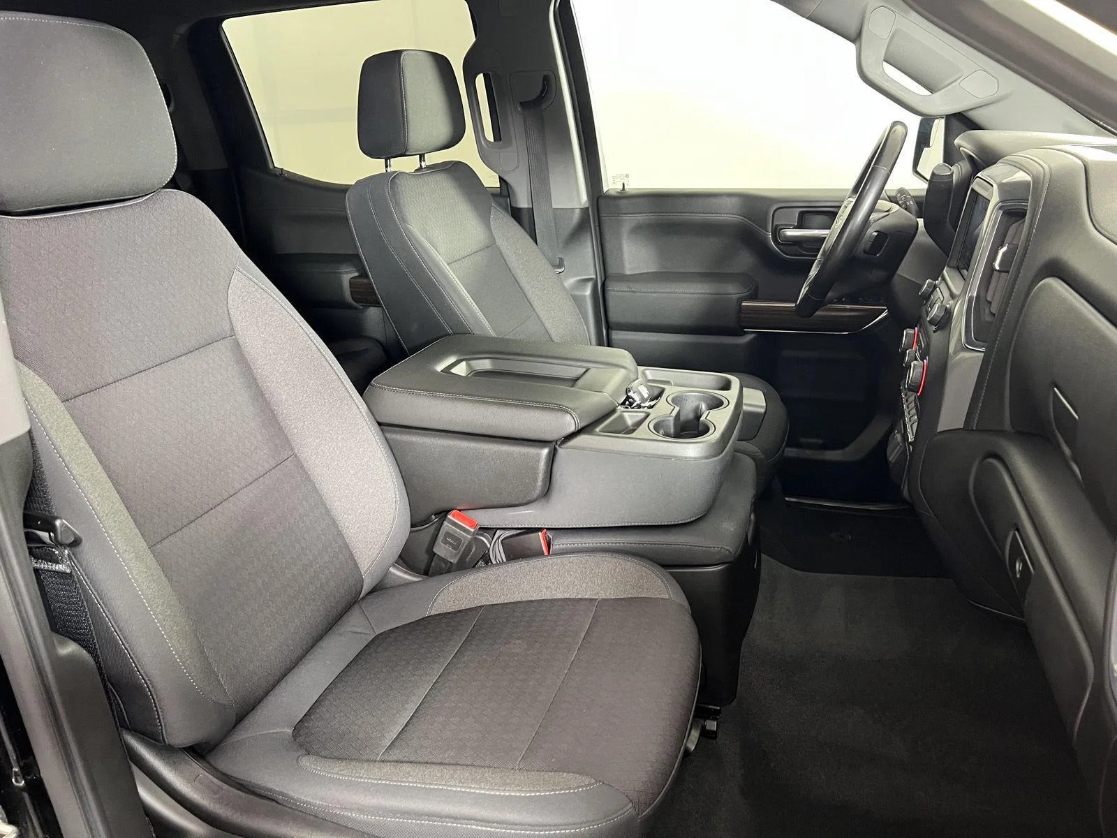 Used 2019 BLACK Chevrolet RST image 22