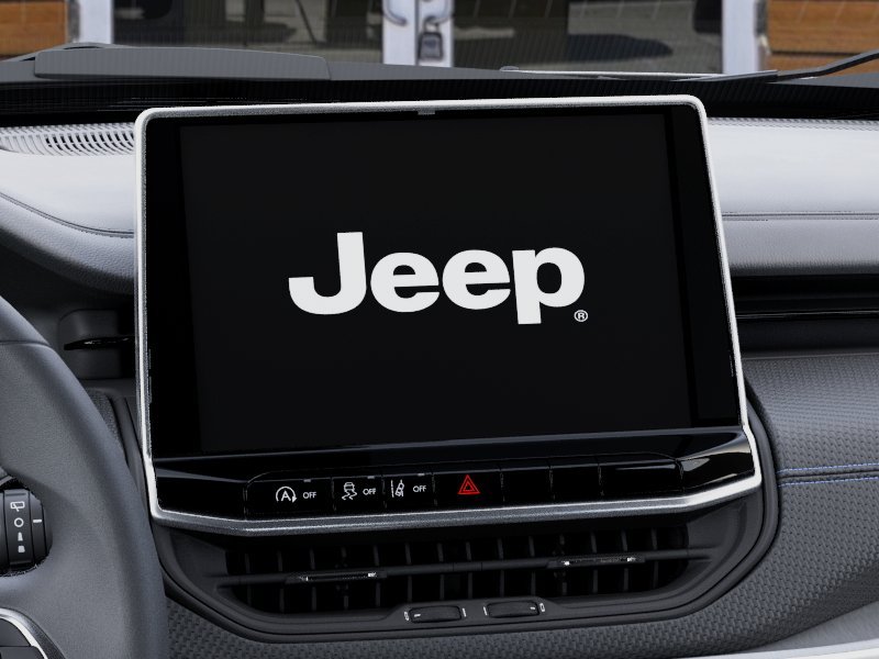 New 2026 Silver Zynith Metallic Clearcoat Jeep Latitude image 44