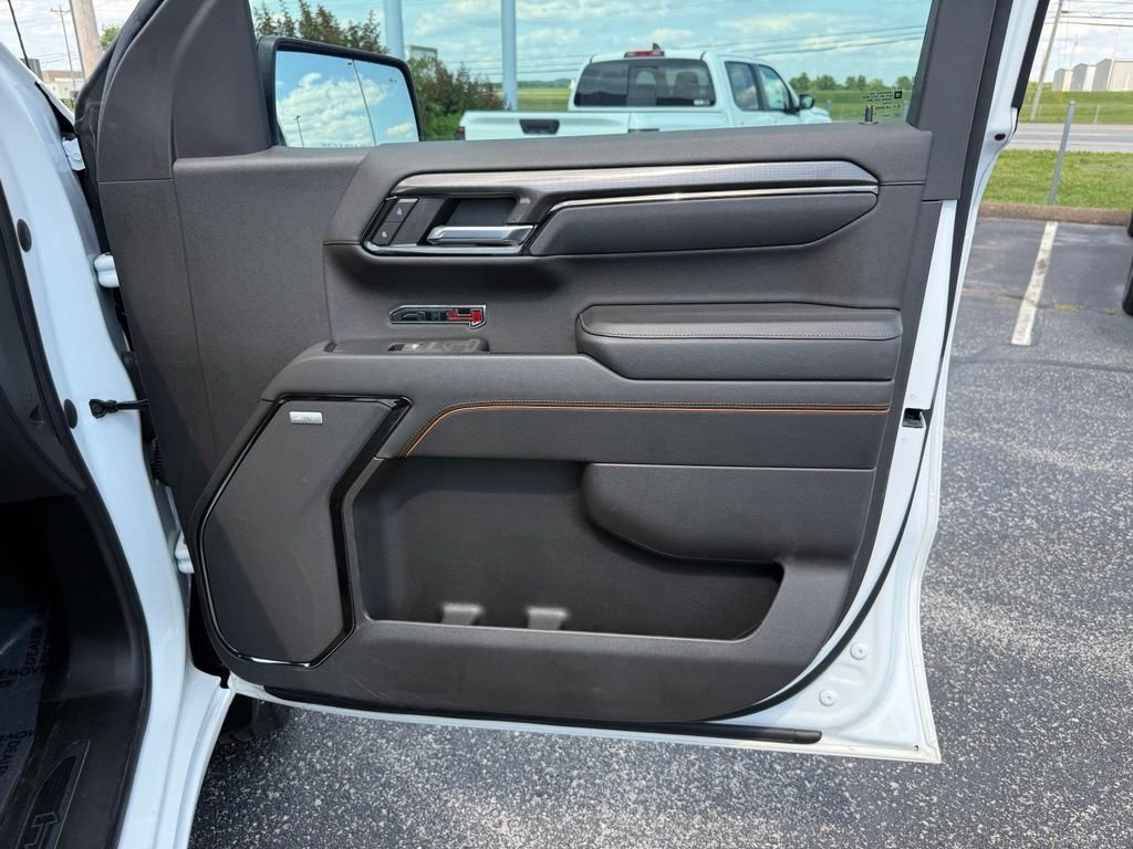 Used 2022 White GMC AT4 image 20