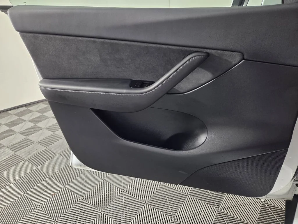 Used 2020 White Tesla Long Range image 21