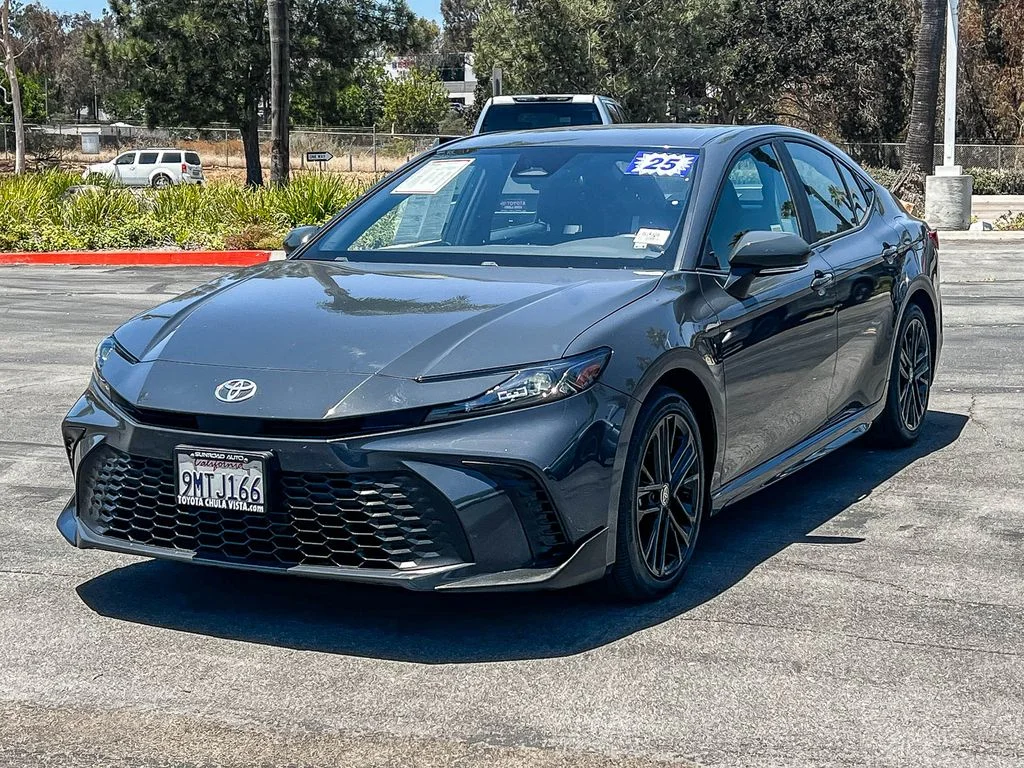 Certified Used 2025  Toyota SE image 3