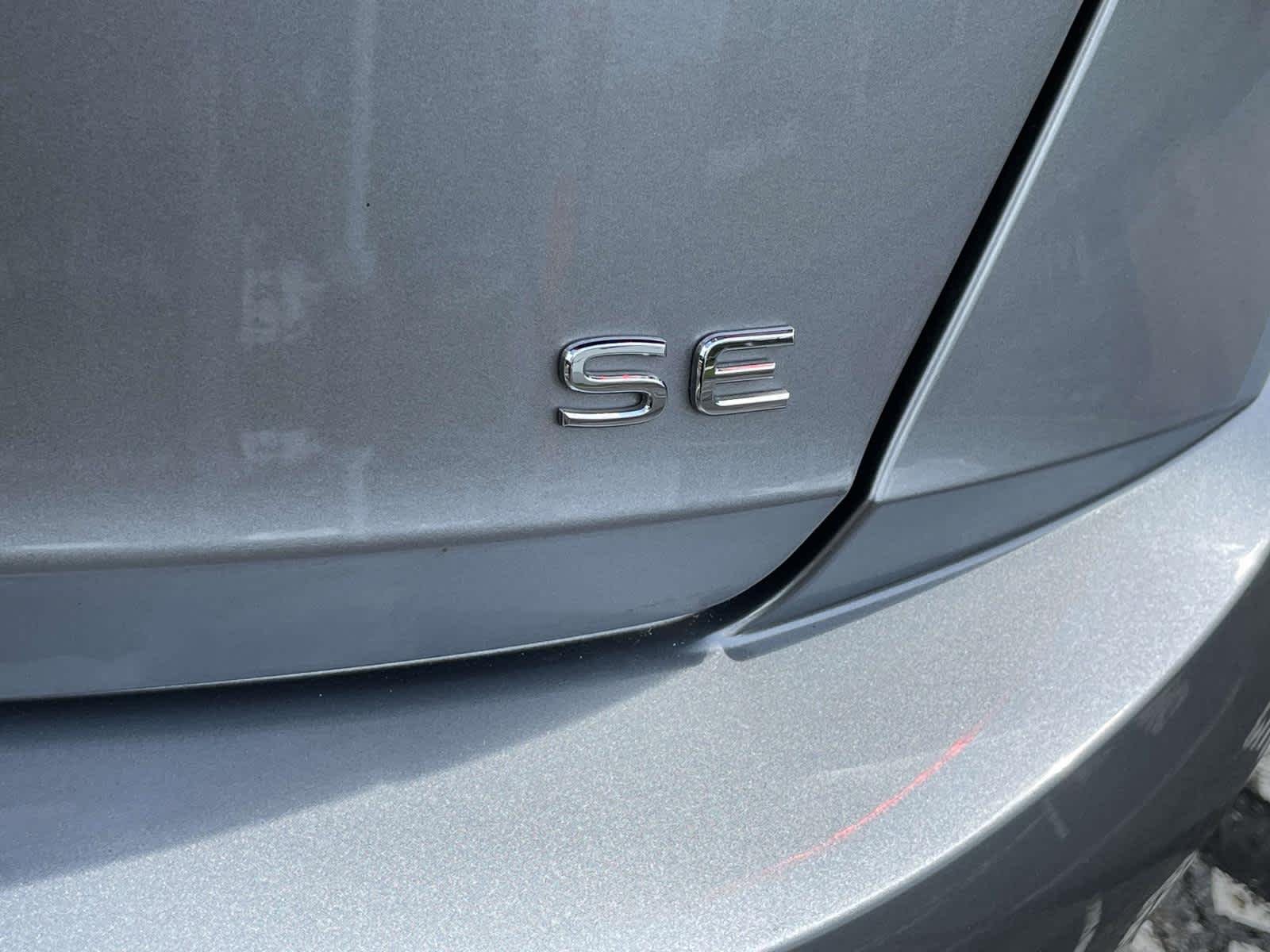 Used 2024 Pyrite Silver Metallic Volkswagen SE image 26