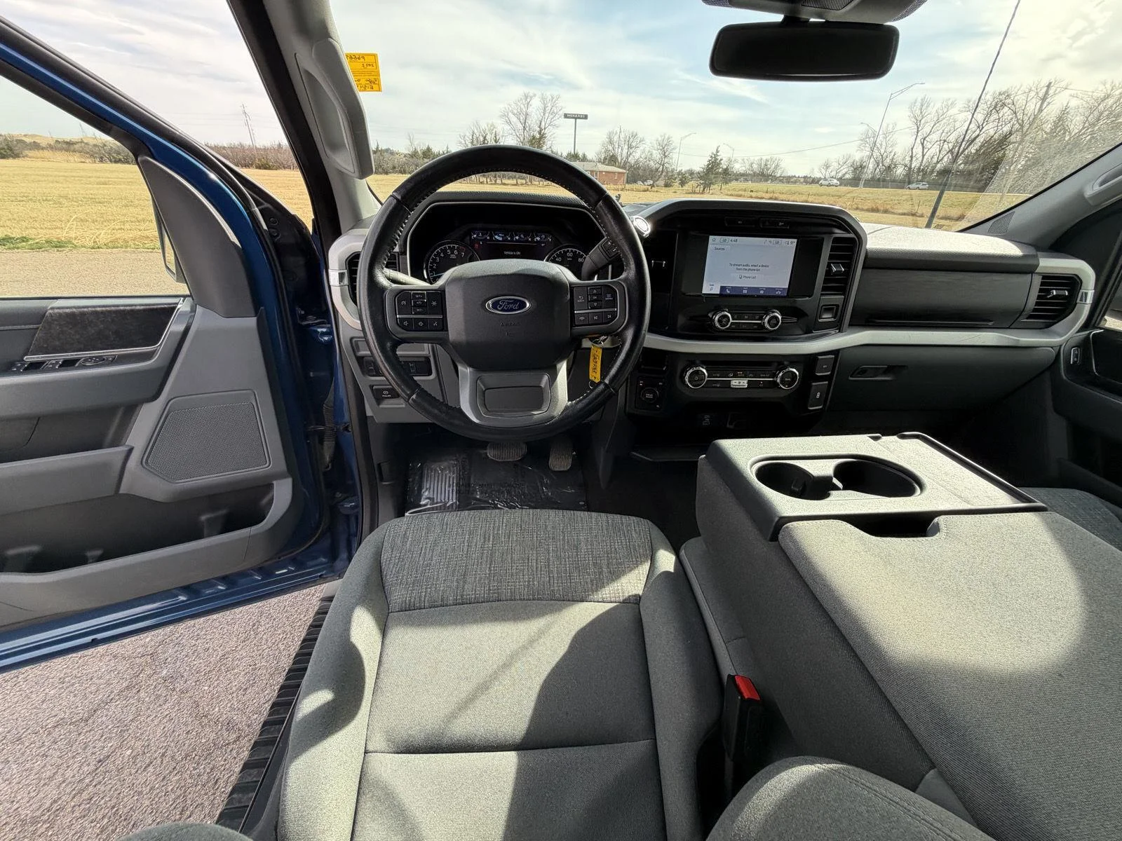 Used 2022  Ford XL image 10