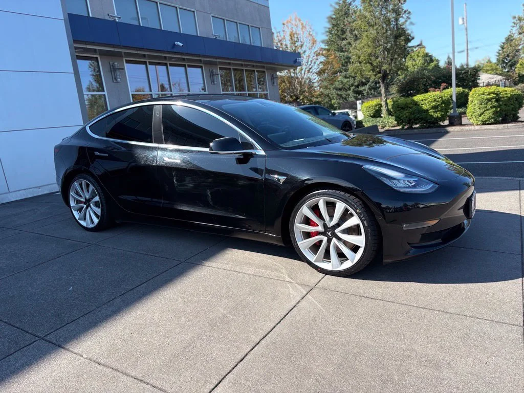 Used 2019 Black Tesla  image 4