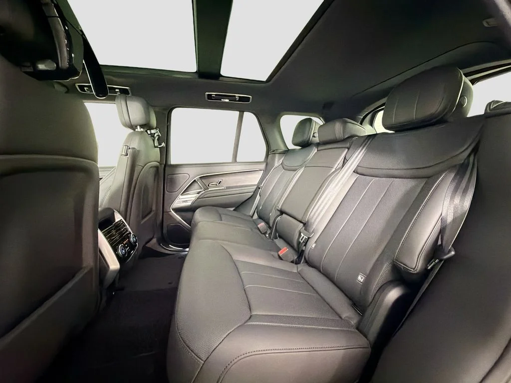 New 2027 Santorini Black Land Rover SE image 26