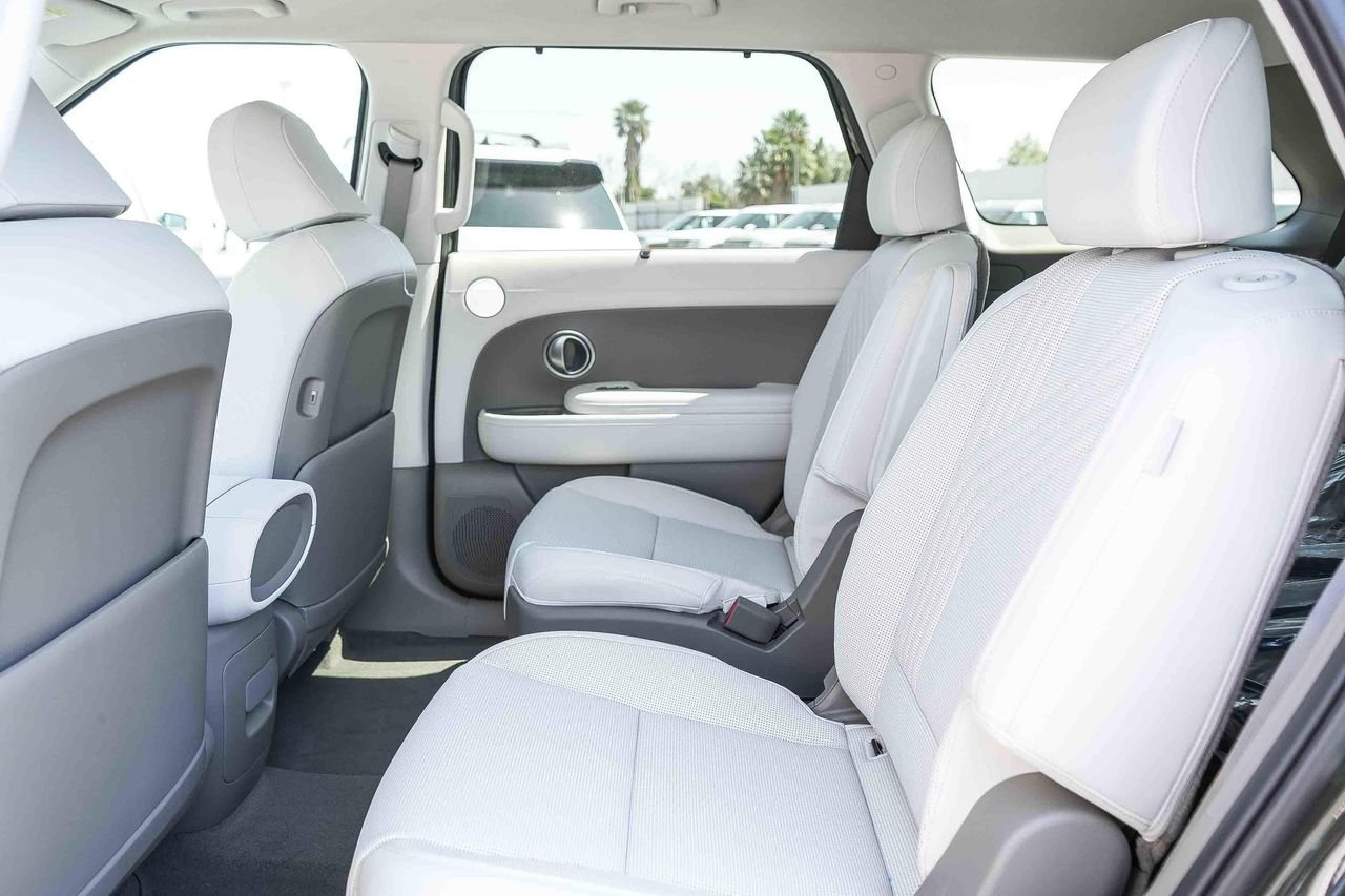 New 2026 Silver Hyundai SEL Premium image 47
