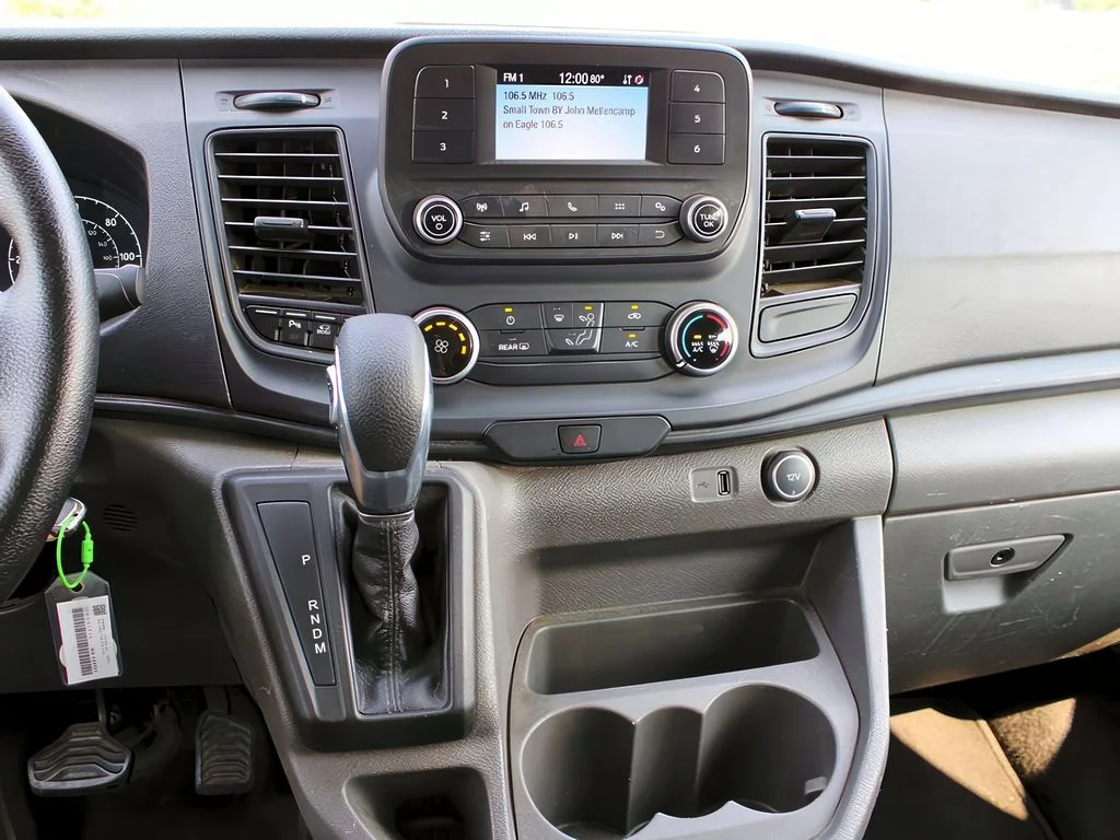 2021 Ford Transit Passenger Van XLT - Photo 17