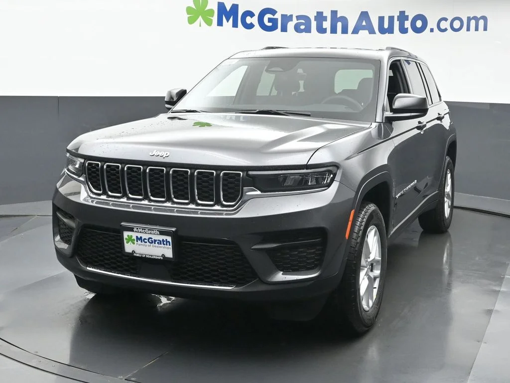 Used 2025 Gray Jeep Laredo X image 6