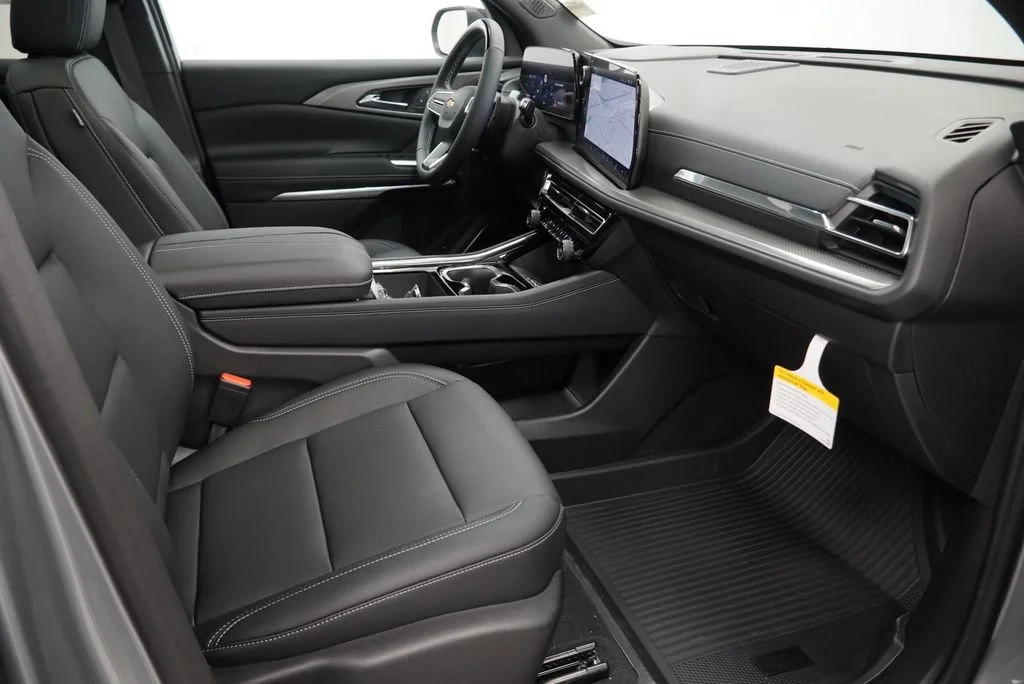 New 2027 Sterling Gray Metallic Chevrolet LT image 31