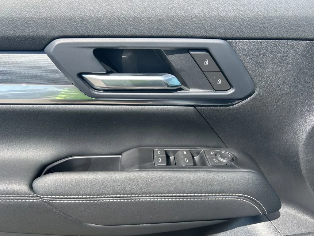 New 2026 Summit White GMC Elevation image 24