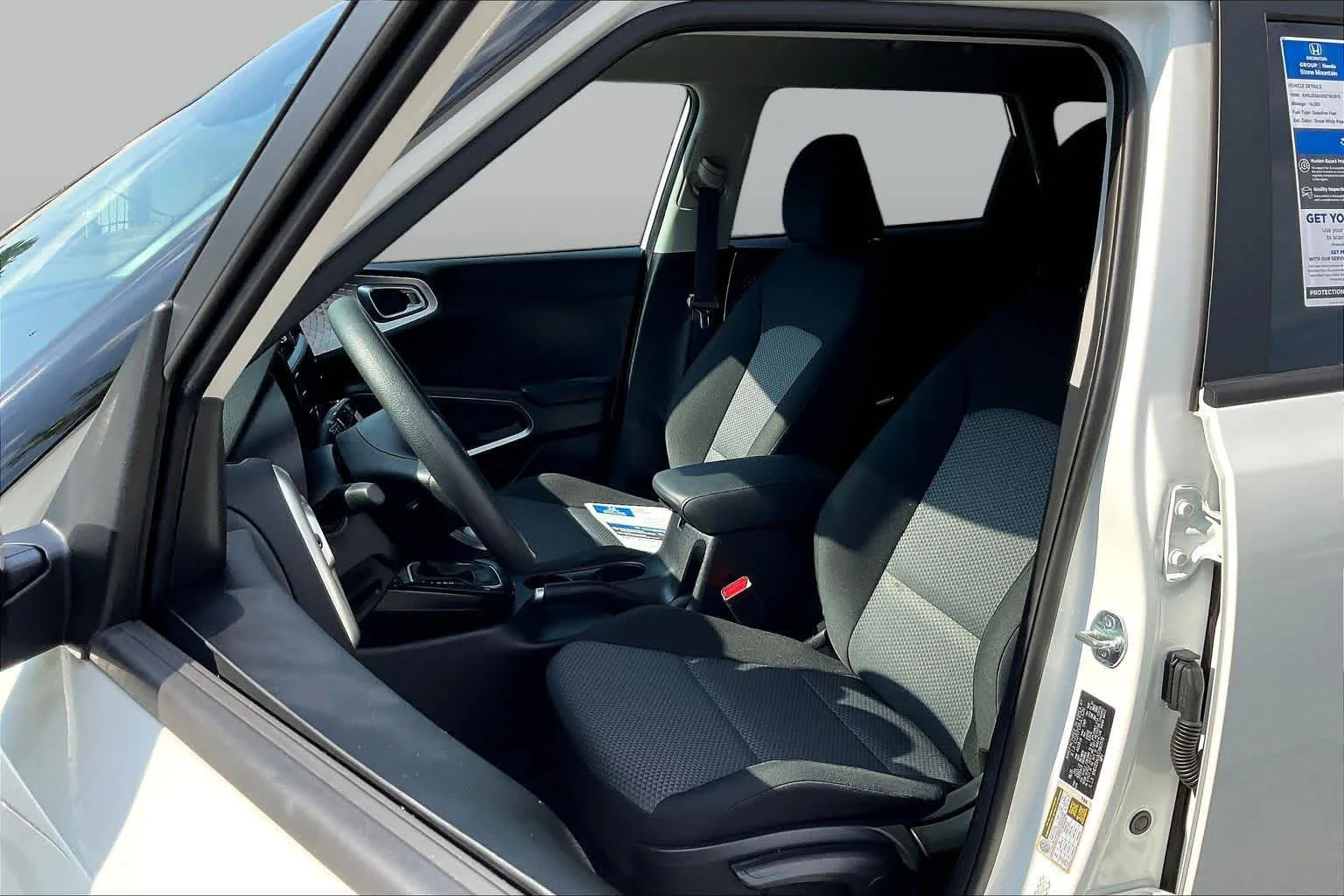 Used 2025 Snow White Pearl Kia LX image 8