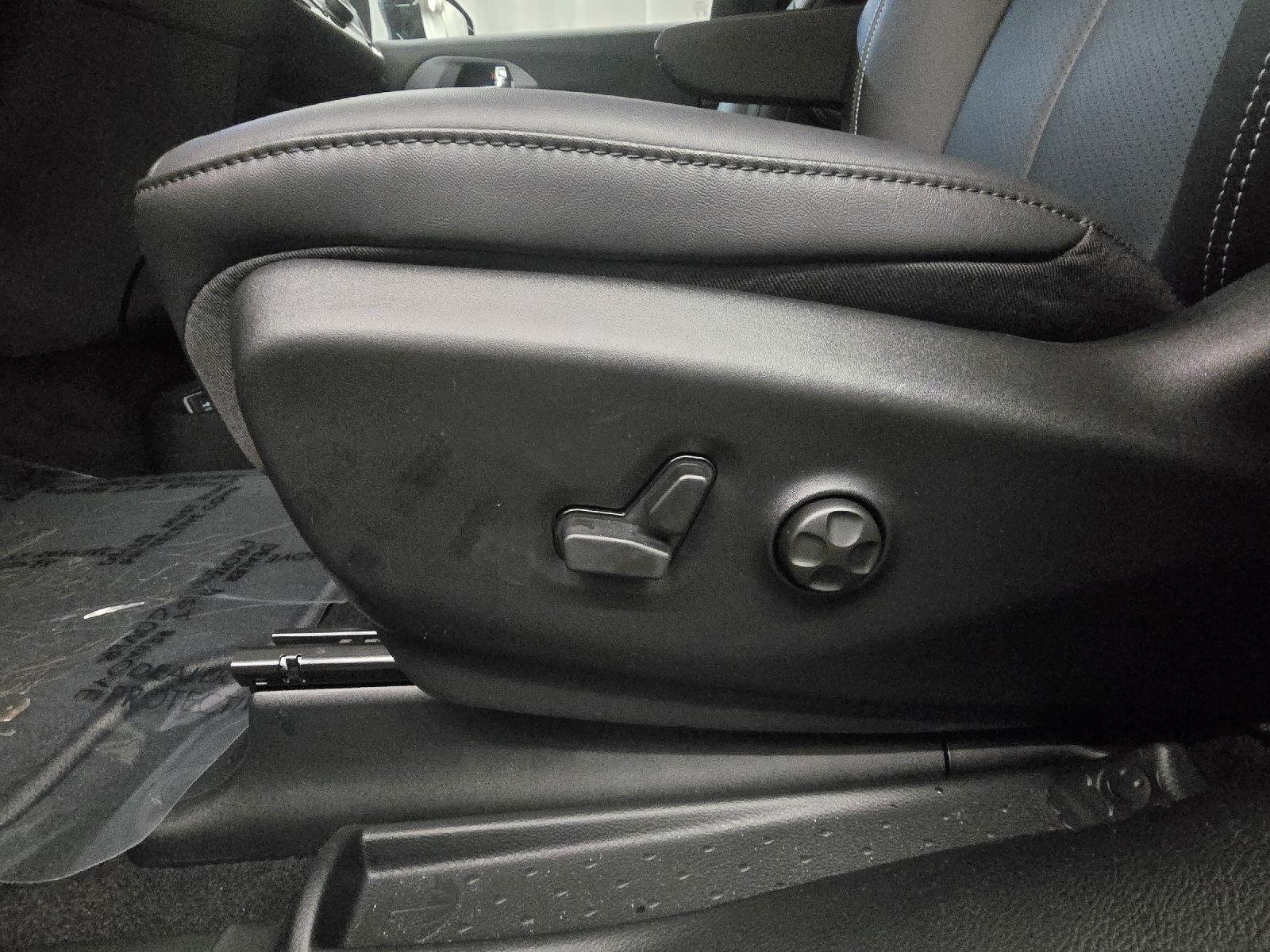2026 Chrysler Pacifica Select - Photo 30