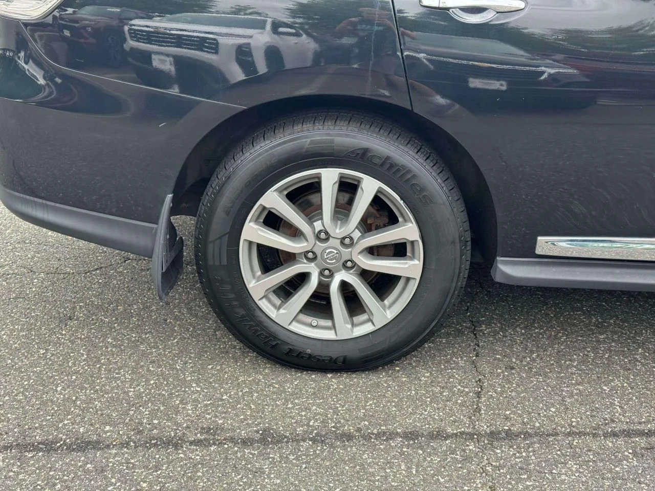 Used 2016 Magnetic Black Metallic Nissan SL image 10