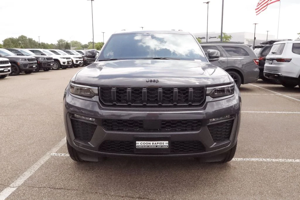 New 2026 Baltic Gray Metallic Clear-Coat Exterior Paint Jeep Limited image 2