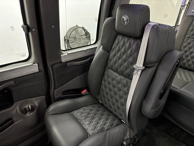 Used 2025 Onyx Black GMC Explorer Limited SE image 39