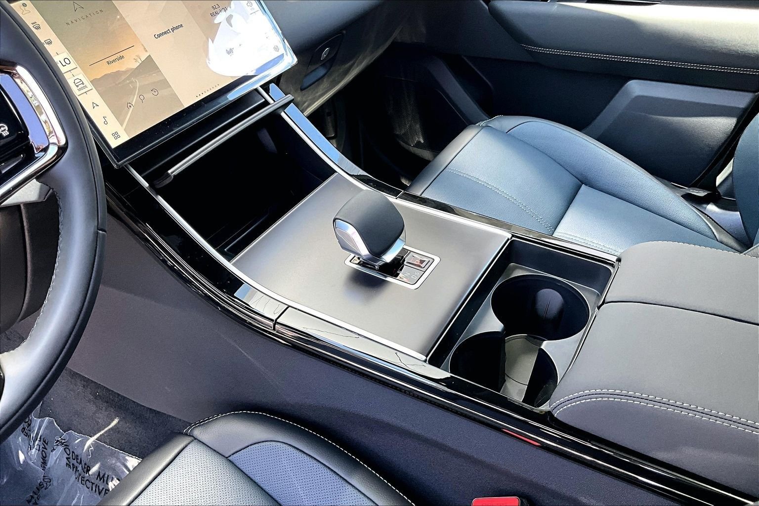 New 2026 Ostuni Pearl White Land Rover Belgravia Edition image 8