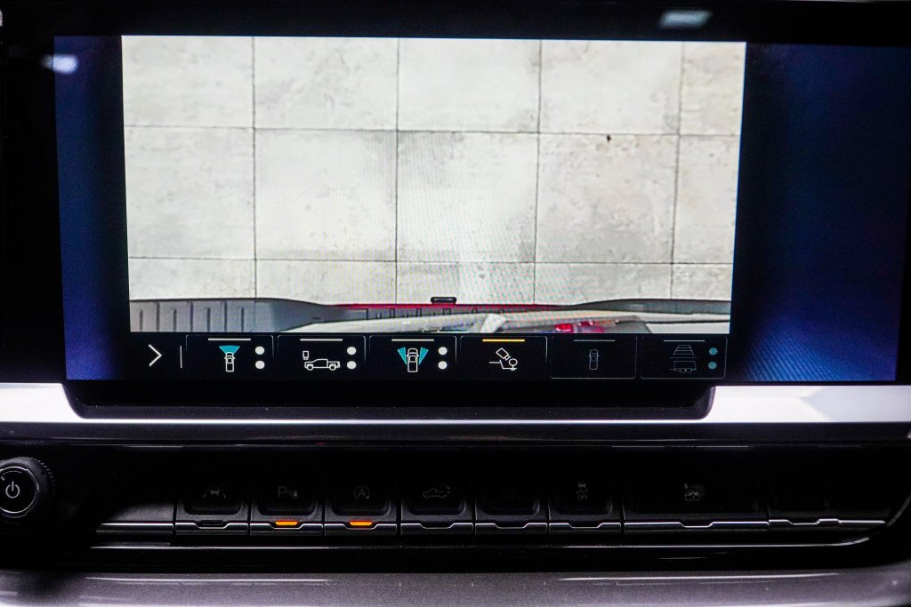 Used 2023 Red Chevrolet High Country image 38