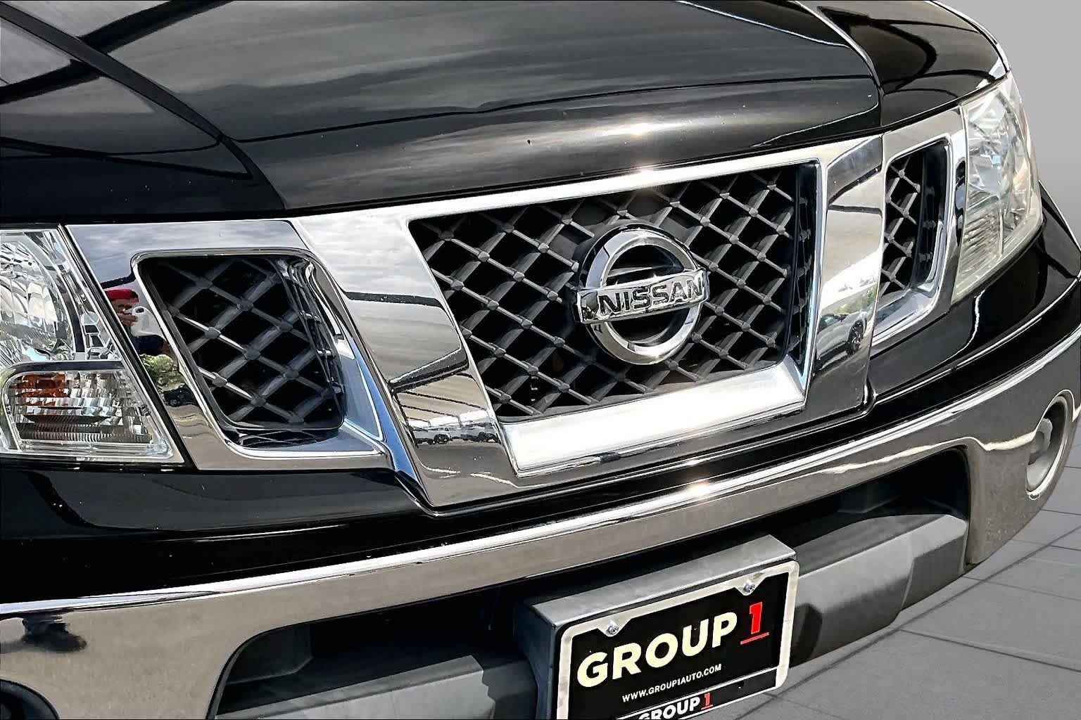 Used 2010 Super Black Nissan SE image 27