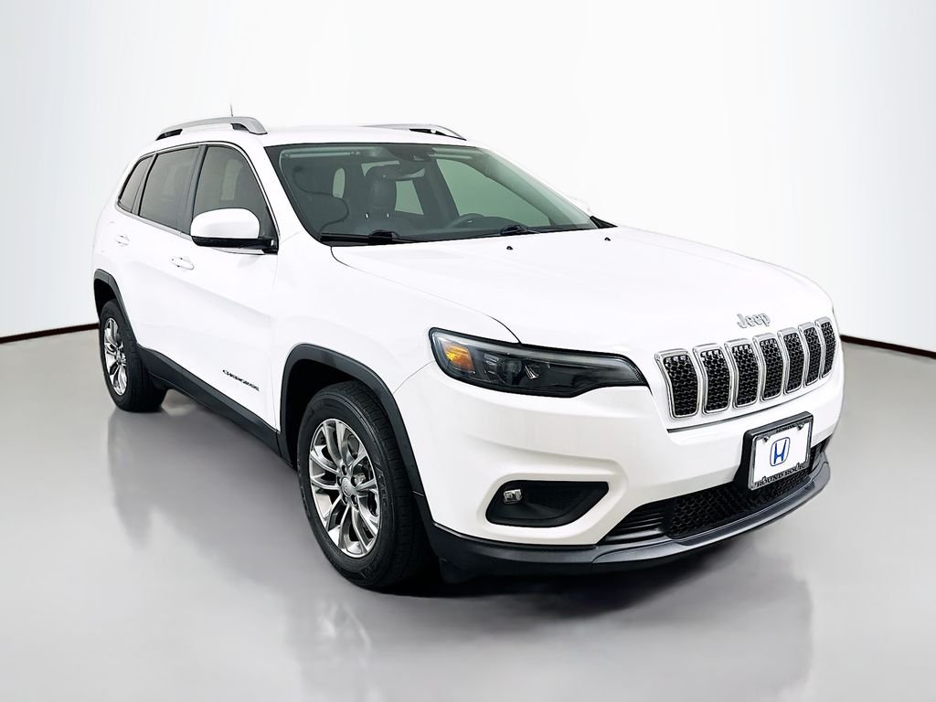 Used 2021 Bright White Clearcoat Jeep Latitude Lux image 3