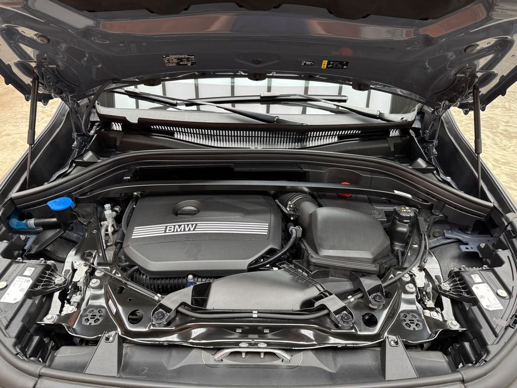 Certified Used 2025  BMW xDrive28i image 27