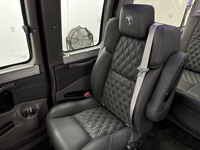 Used 2025 Onyx Black GMC Explorer Limited SE image 39