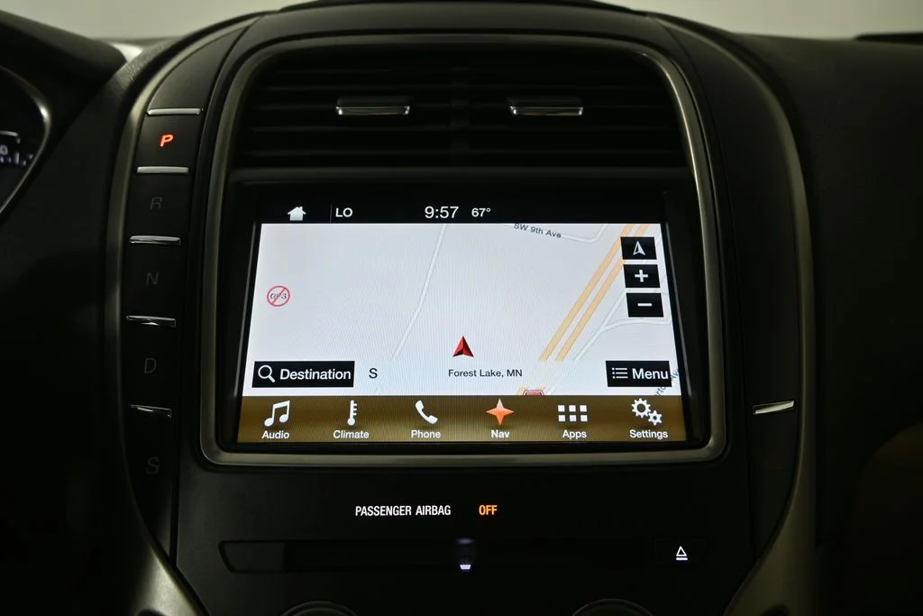 Used 2016 Black Lincoln Reserve image 29