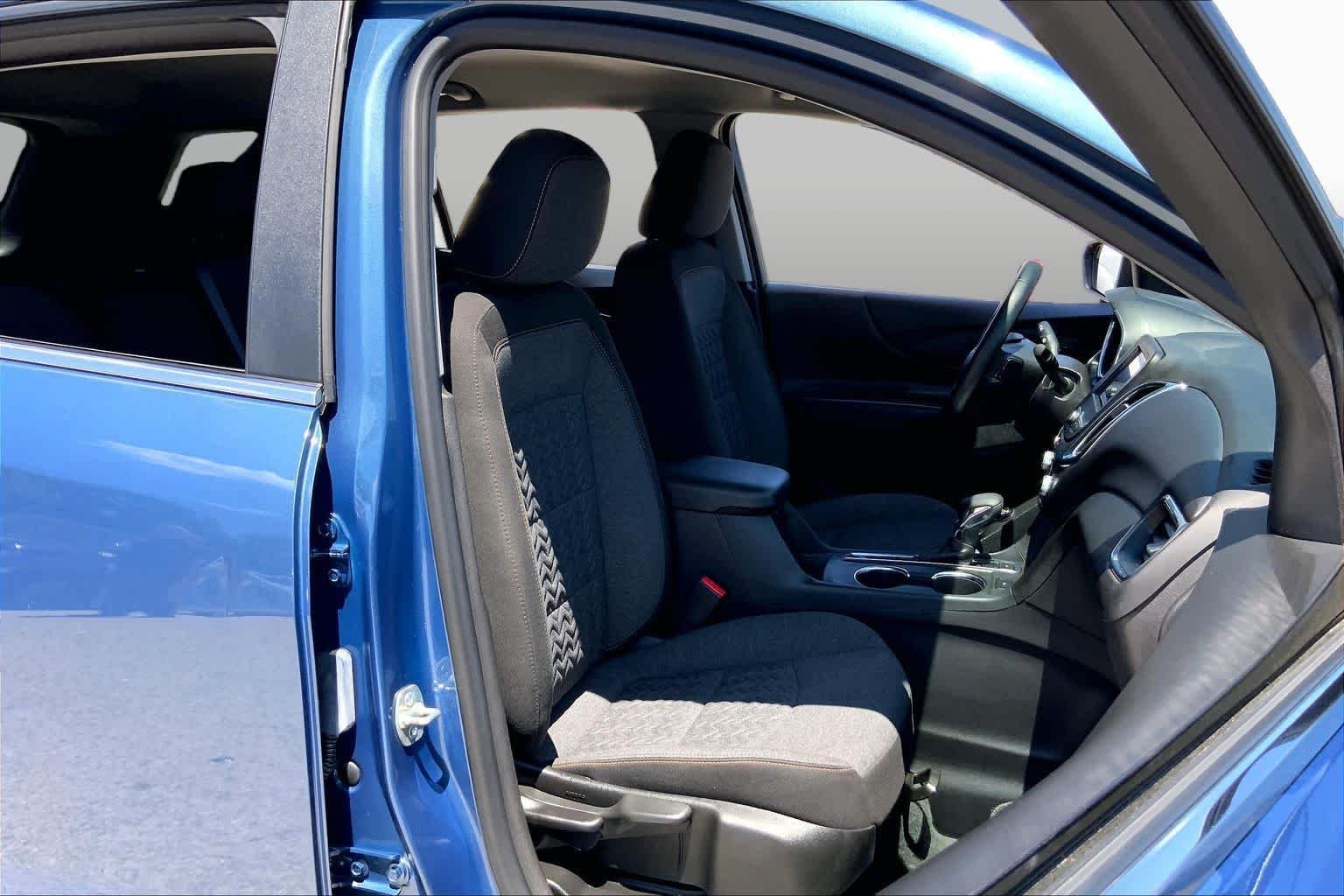 Used 2024 Lakeshore Blue Metallic Chevrolet LT image 9