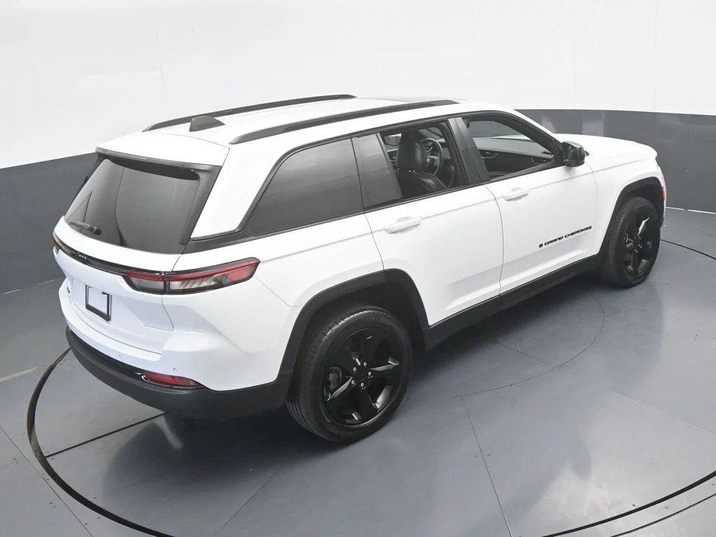 Used 2023 Bright White Clearcoat Jeep Altitude X image 50