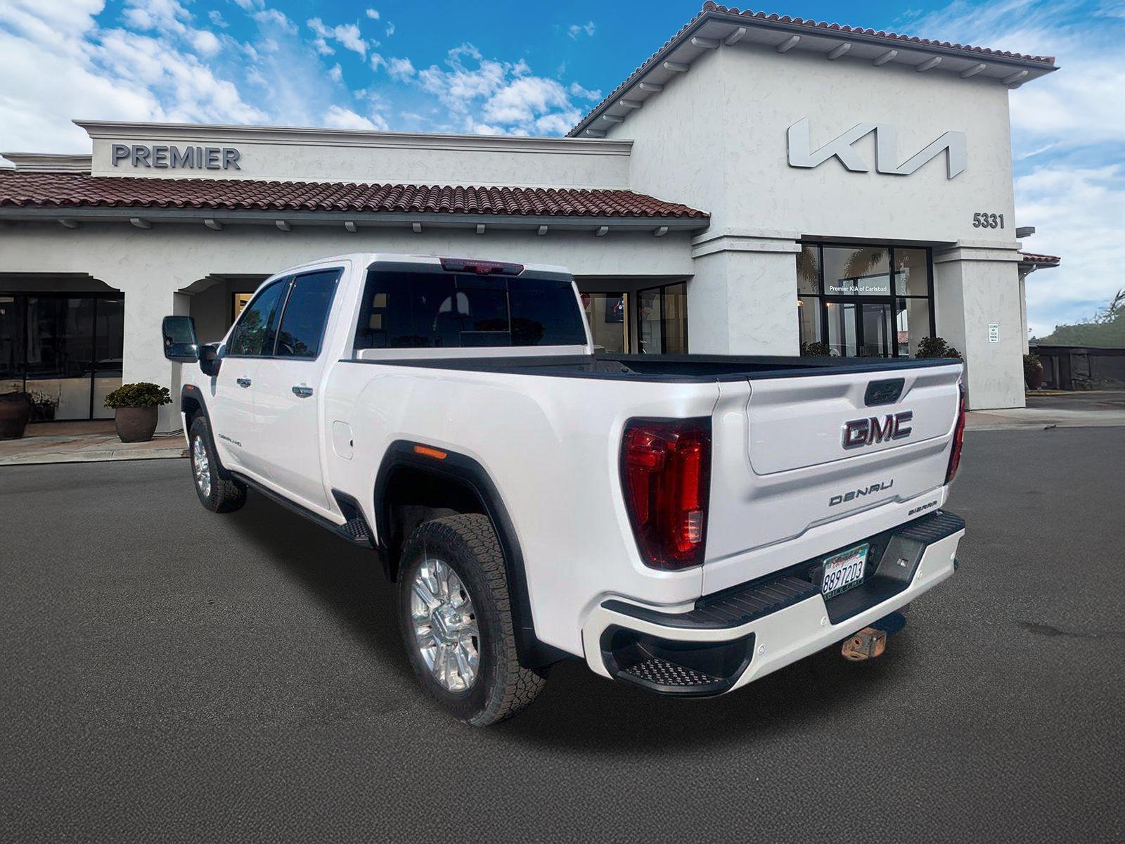 Used 2021 White GMC Denali image 10