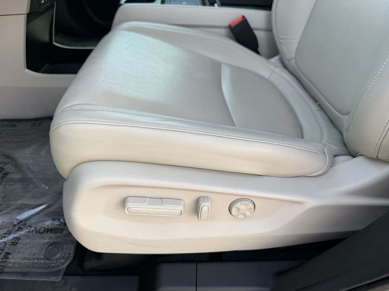 Used 2025 Solar Silver Metallic Honda EX-L image 33