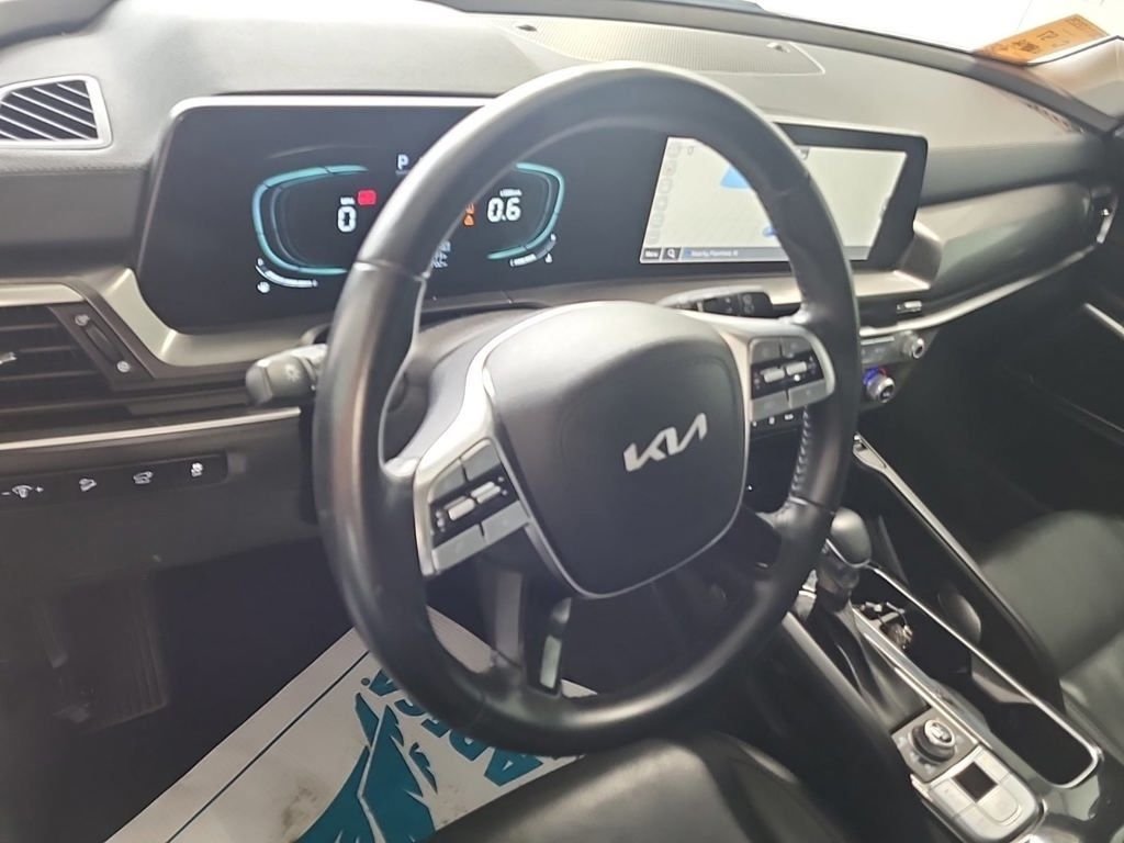Used 2025 Black Kia S image 6
