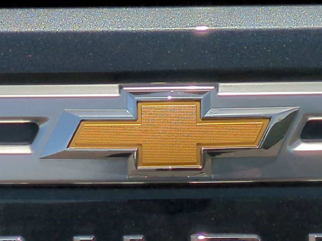 Used 2021 SHADOW GRAY METALLIC Chevrolet High Country image 33