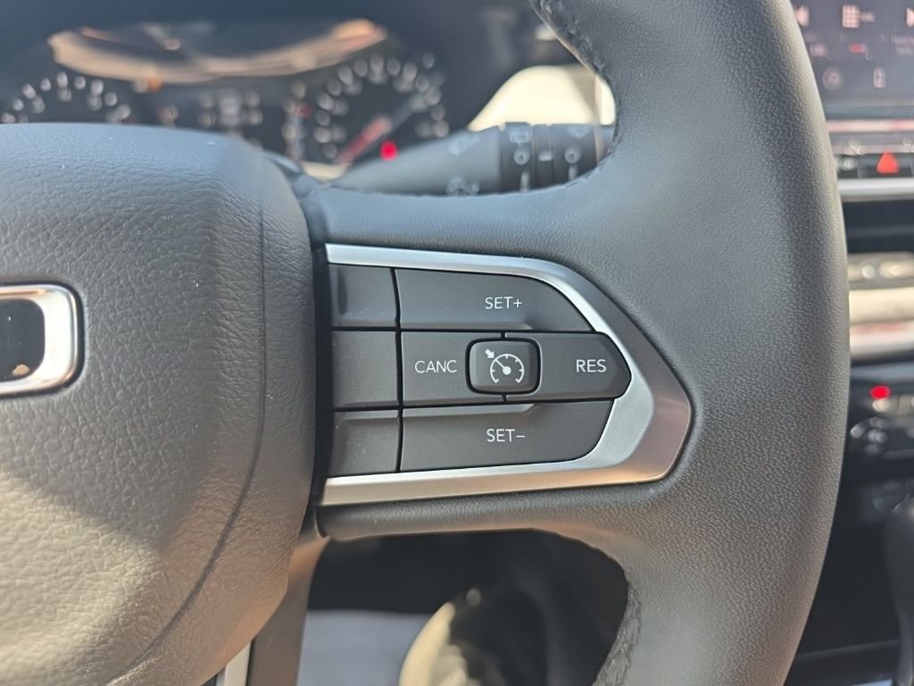 Used 2025 Black Jeep Latitude image 20