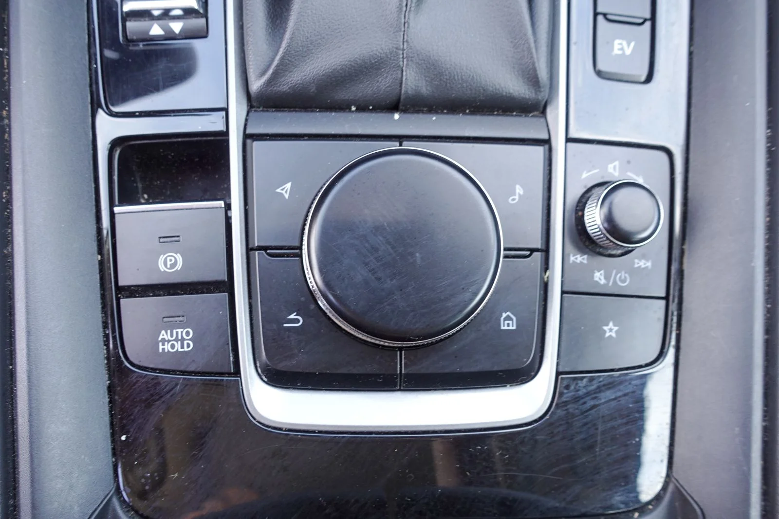 Certified Used 2025 Wind Chill Pearl Mazda Premium image 24