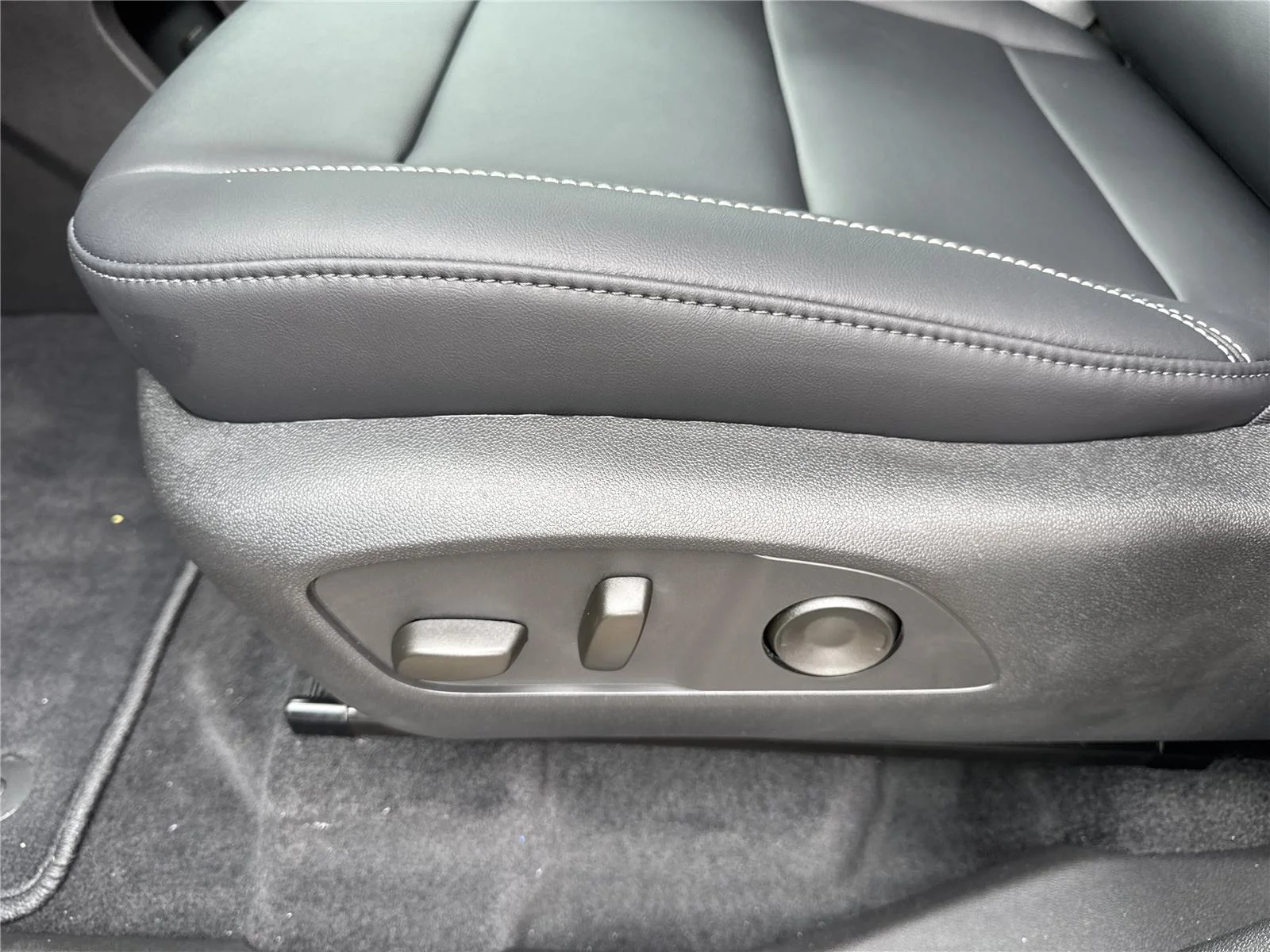 New 2026 Ebony Twilight Metallic GMC Elevation image 12
