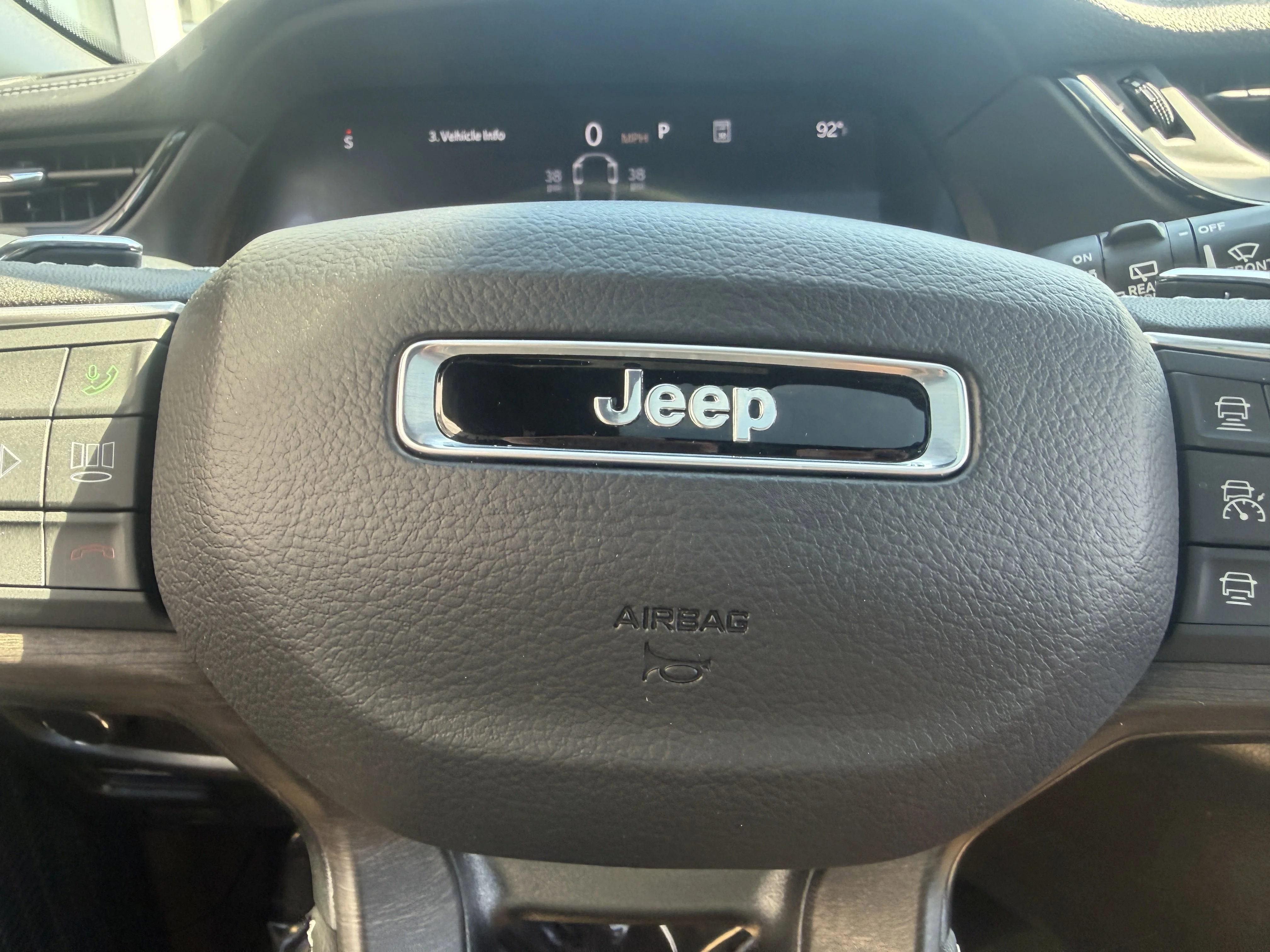 New 2026 Bright White Clear-Coat Exterior Paint Jeep Altitude image 38