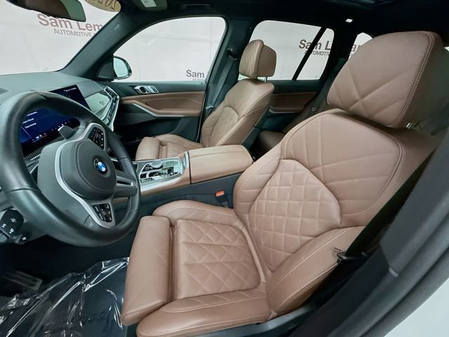 Used 2026 White Metallic BMW M60i image 22