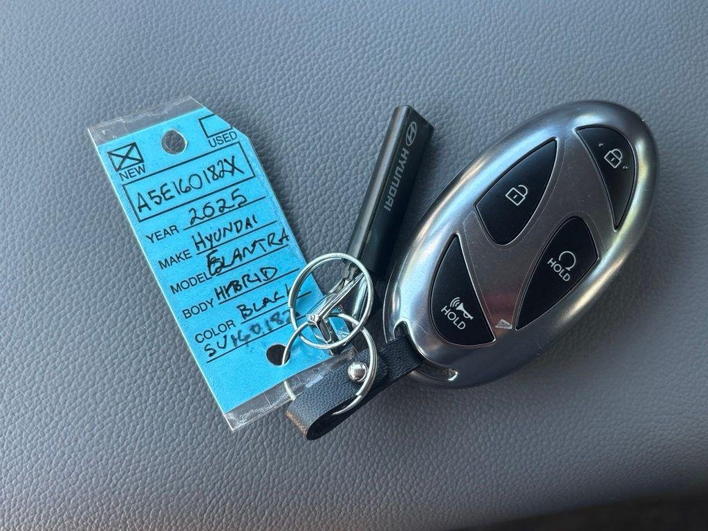 2025 Hyundai Elantra Blue - Photo 31